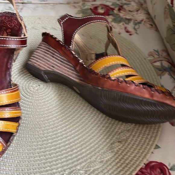 Spring Step leather sandals. - Picture 2 of 8